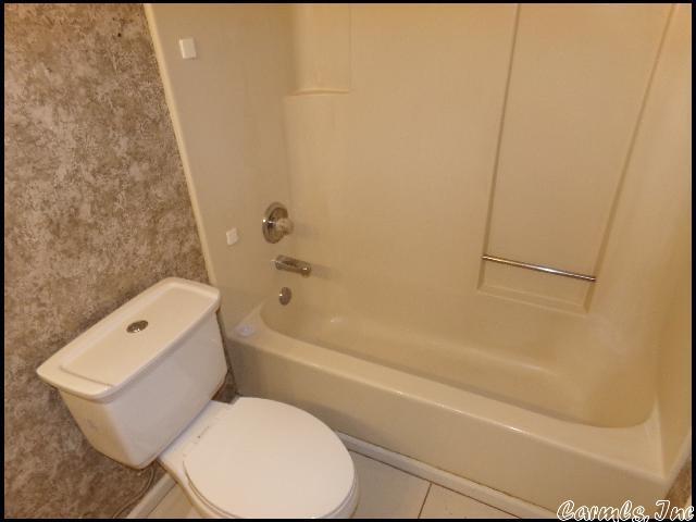 Building Photo - 39 Oak Forest Loop