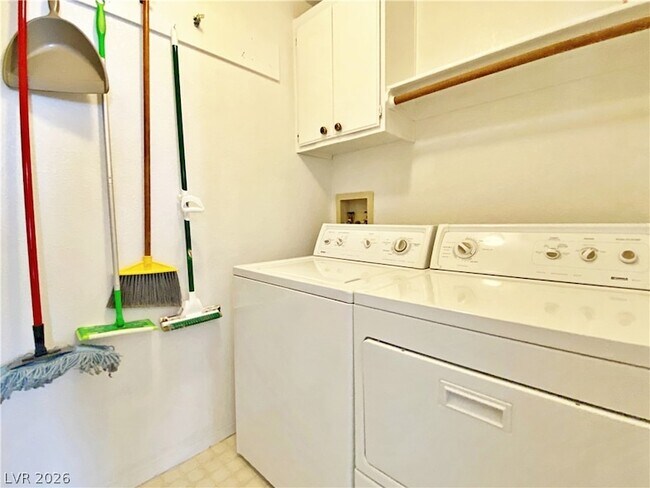 Building Photo - 704 Calahan Point Dr