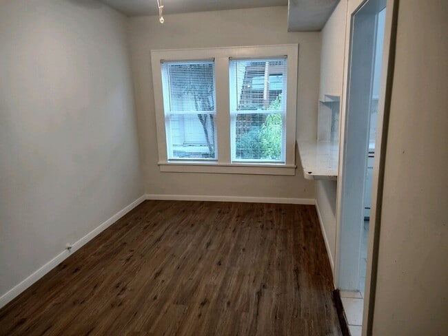 Building Photo - 2634 Peckham St