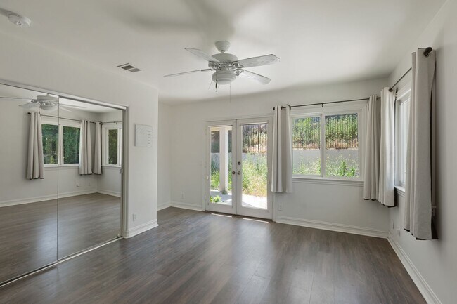 Building Photo - Elegant 5-Bedroom Estate with Pool in Prime Woodland Hills