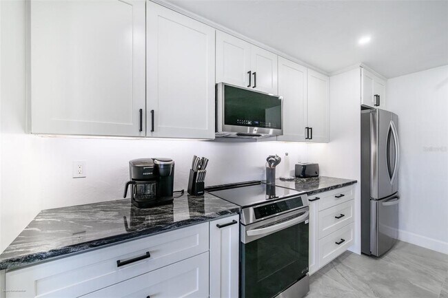 Building Photo - 149 Crescent Dr