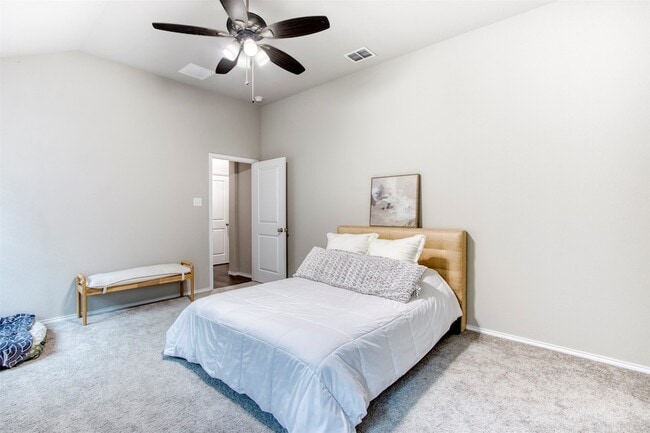 Building Photo - 2846 Hudson Dr