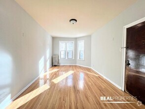 Building Photo - 1 bedroom in CHICAGO IL 60613