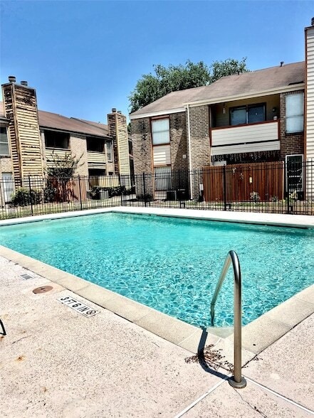 Building Photo - 10202 Forum Park Dr