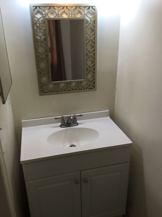 Building Photo - SOUTHEAST ORLANDO - 3BR/2.5BA TOWNHOME
