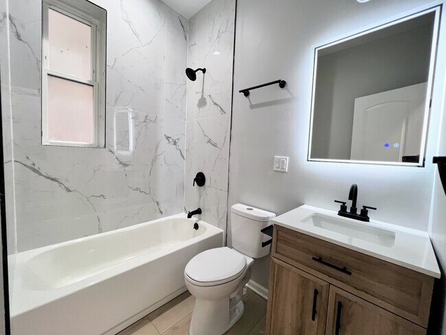 Building Photo - 1024 N Monticello Ave