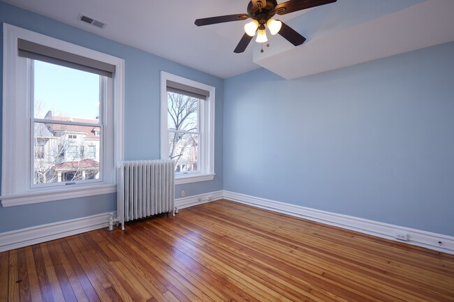 Building Photo - 1364 Oak St NW