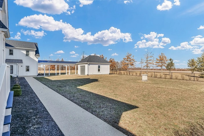 Building Photo - NEW LISTING-5 bedroom, 3 bathroom farmhouse-DeLand, Illinois