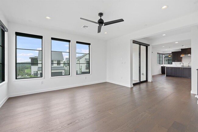 Building Photo - 701 Ariana Ct