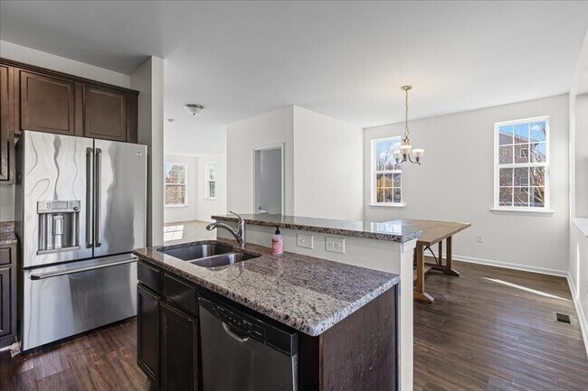 Building Photo - 1 Creekside Wy