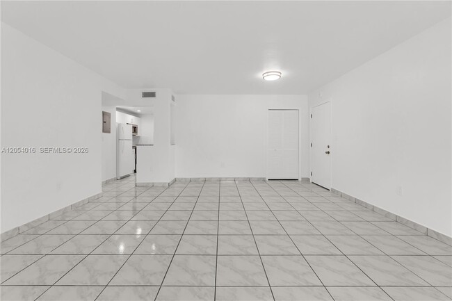 Building Photo - 9354 SW 77th Ave