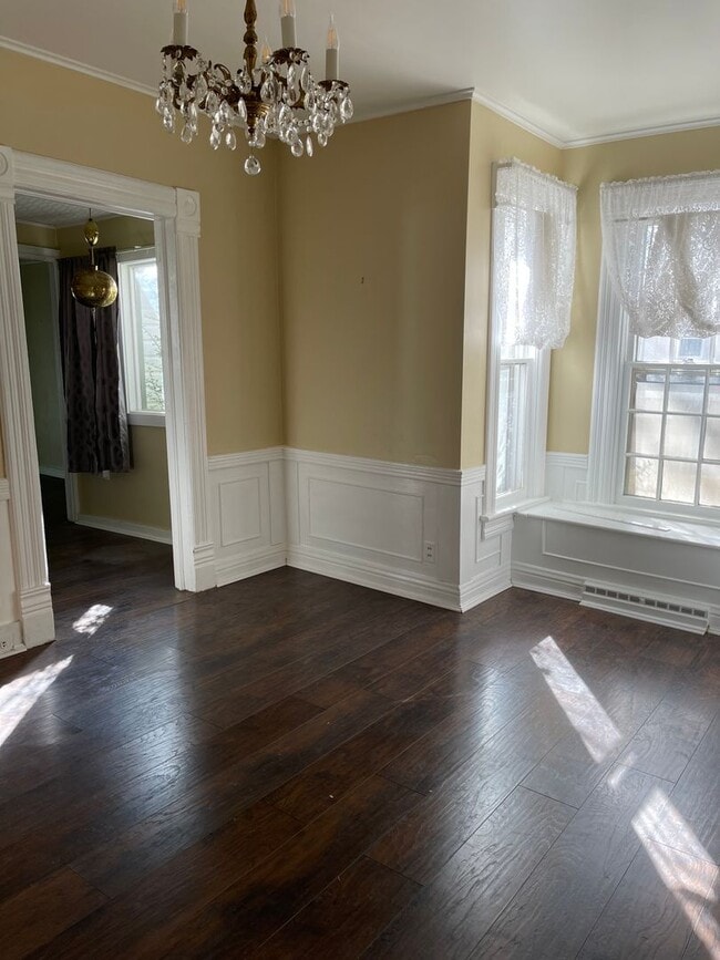 Building Photo - Nice 3 Bedroom Home near Downtown