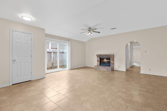 Building Photo - 2630 Gwendolyn Ln