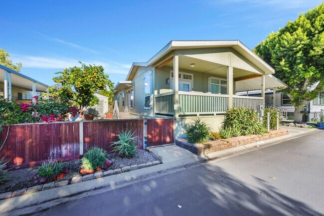 Building Photo - 2700 E Valley Pkwy