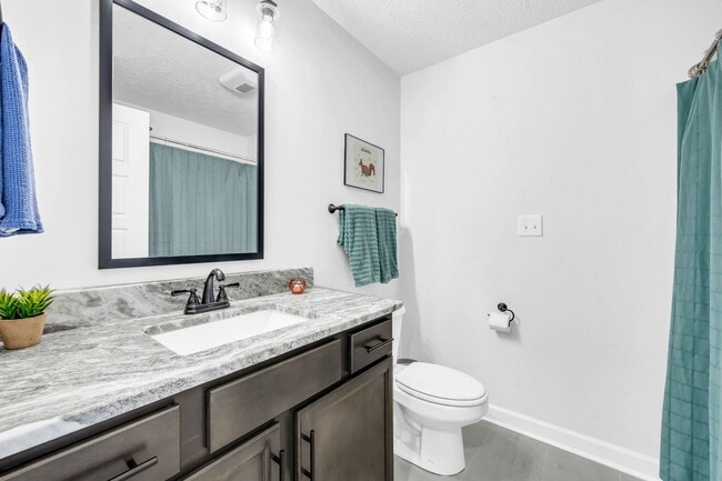 Building Photo - Pet Friendly Three Bedroom!