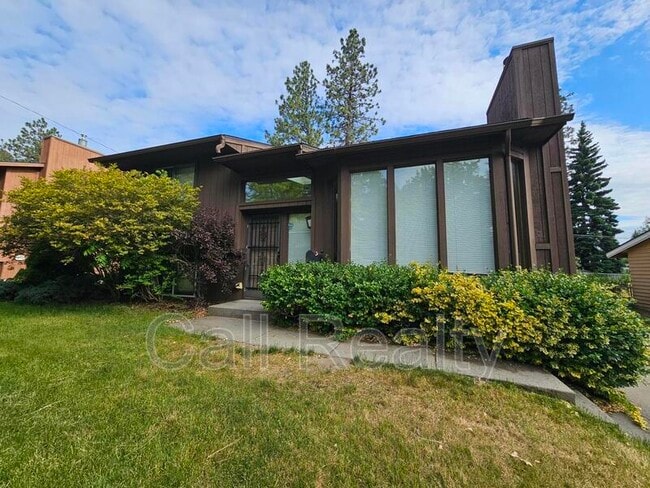 Primary Photo - 1533 E 39th Ave