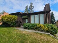 Building Photo - 1533 E 39th Ave