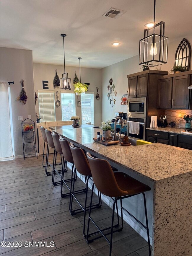 Building Photo - 548 La Entrada Cir