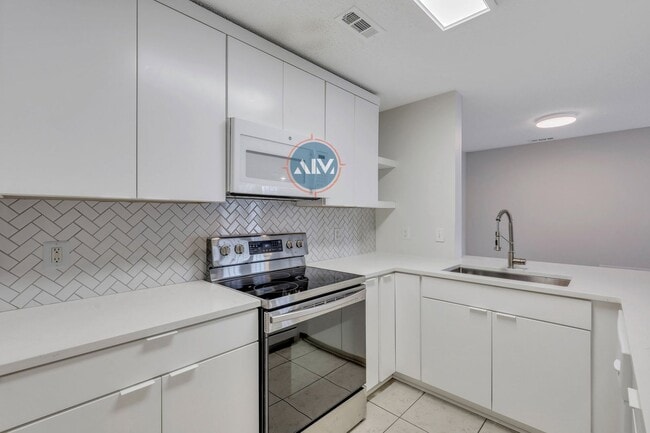 Building Photo - Welcome to 1117 Westbury – Modern Living w...