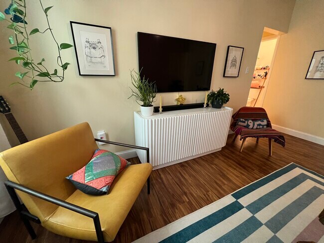 Building Photo - 225 Holland St