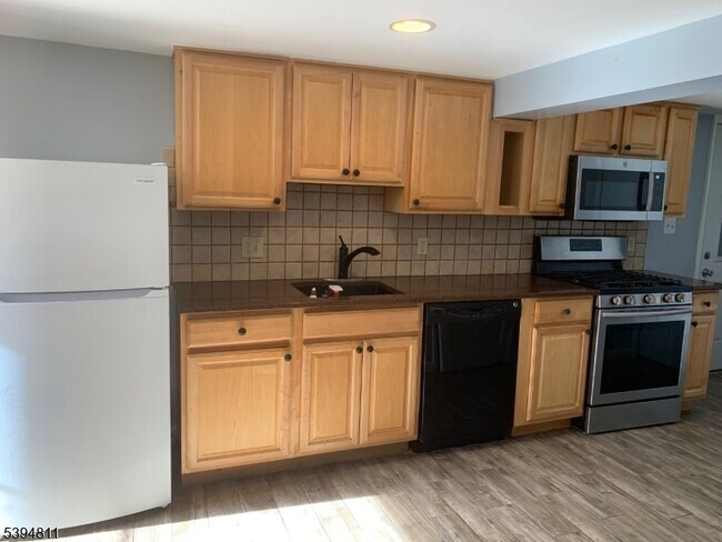 Building Photo - 138 Meriline Ave