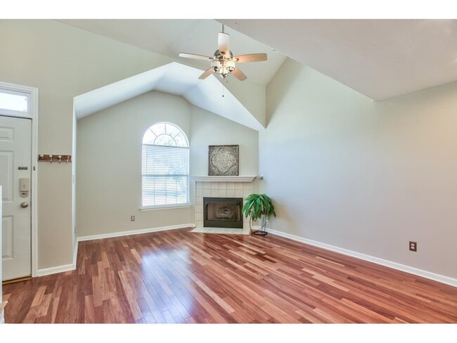 Building Photo - 1330 Pawnee Pointe Ct