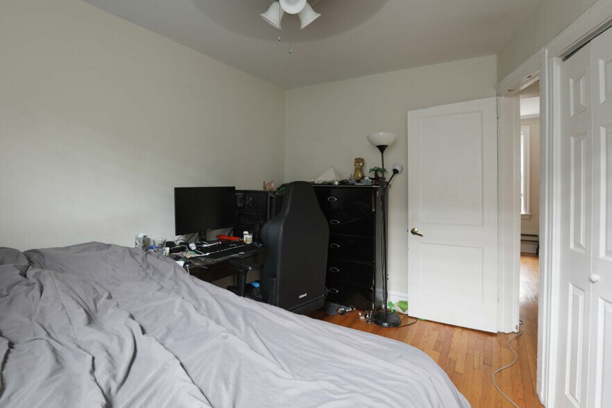 Building Photo - 837 W Cornelia Ave