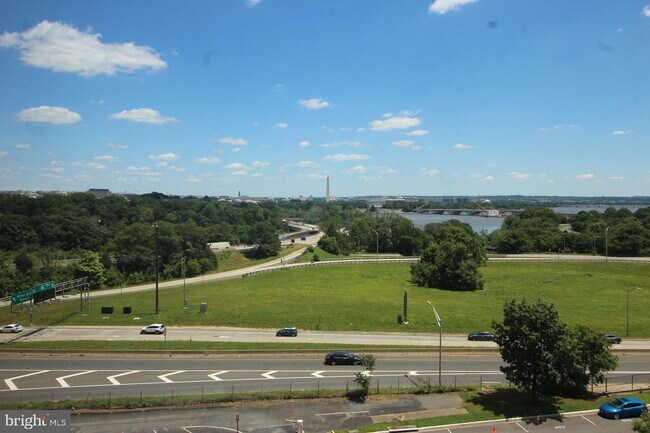Building Photo - River Place #623-S