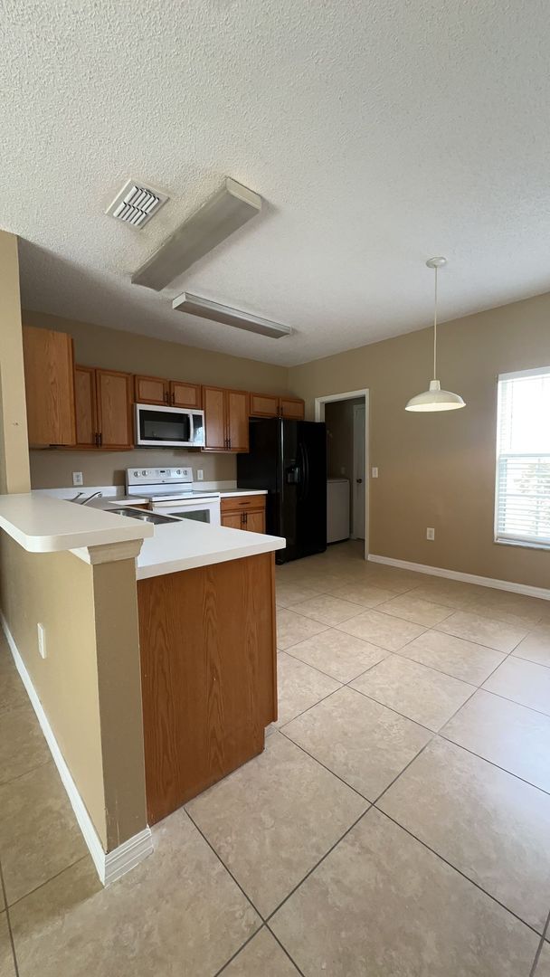 Building Photo - 850 Glastonbury Dr