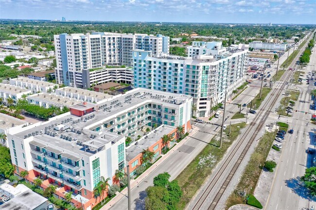 Primary Photo - 2100 Van Buren St
