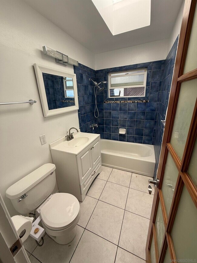 Building Photo - 950 Stratford Ct