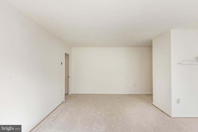 Building Photo - 10650 Weymouth St