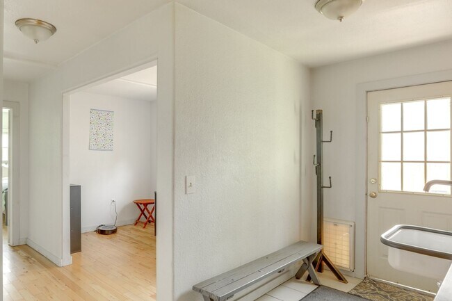 Building Photo - Charming 2Bed 2bath House in Denver