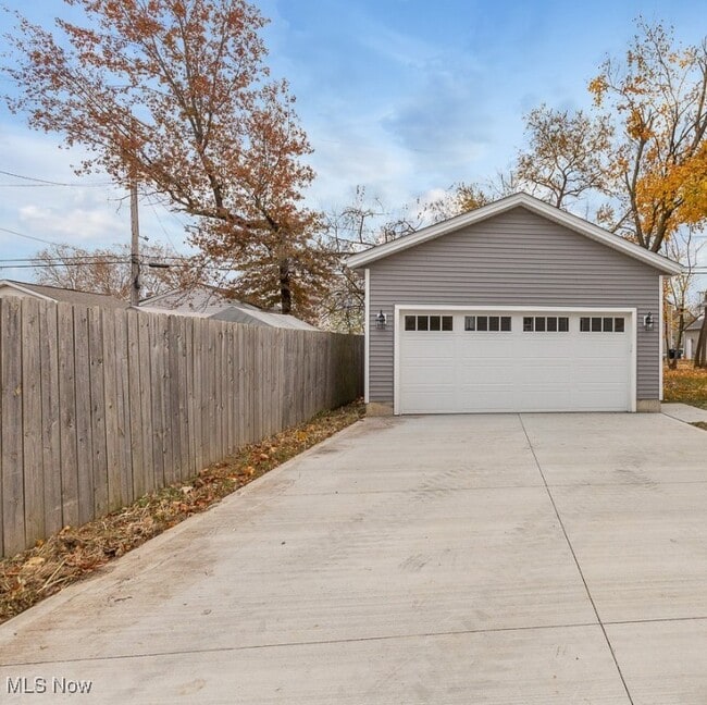 Building Photo - 2253 E 97th St