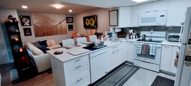 Open concept kitchen offers seating for 4 people - 3130 Seasons Way