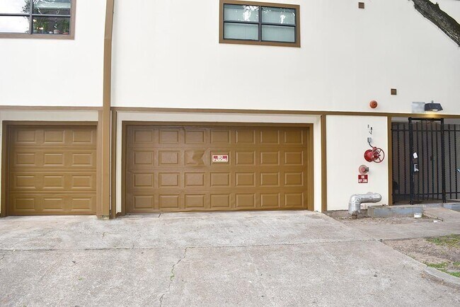 Building Photo - 1342 Rutland St