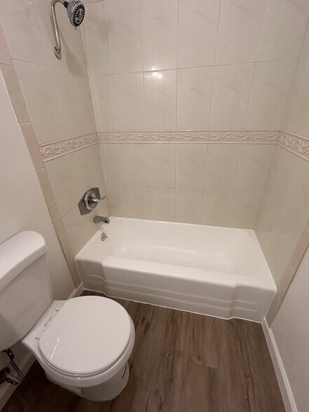 Building Photo - 1164 W Duarte Rd