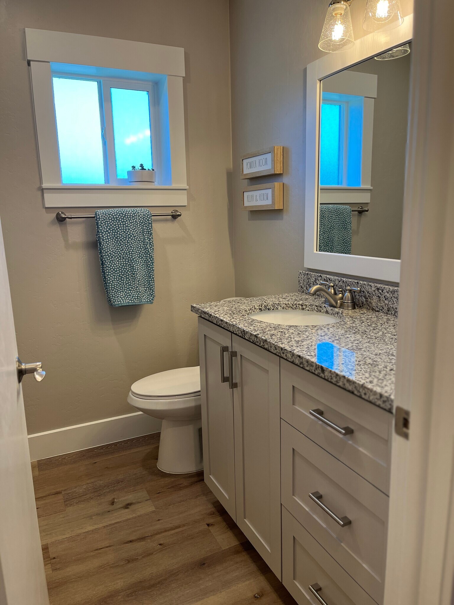 Building Photo - 55 E 700 S