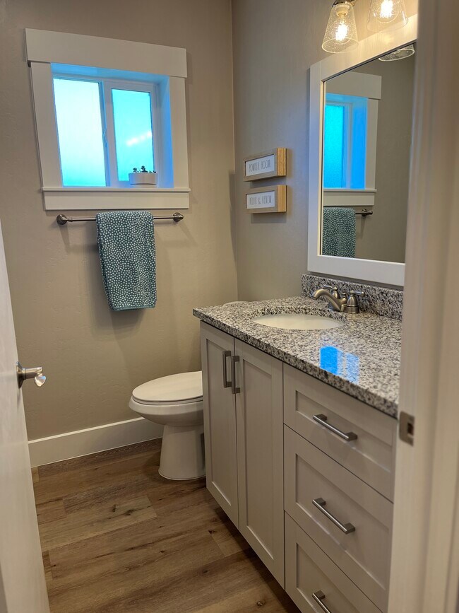 Building Photo - 55 E 700 S