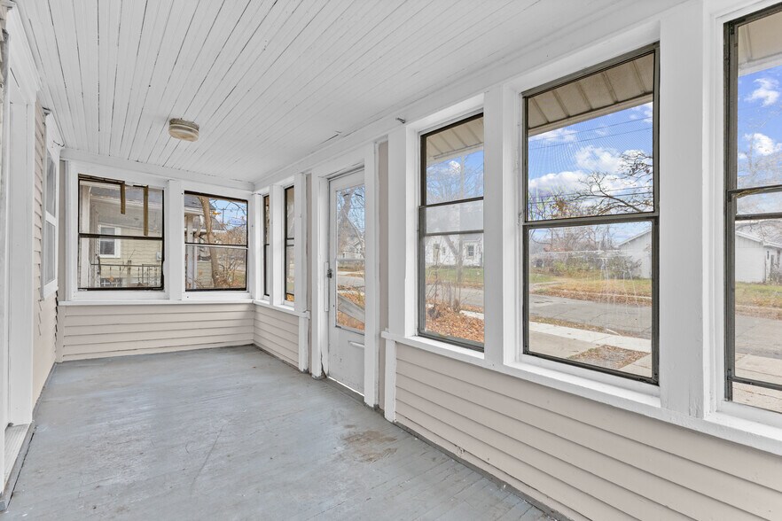 Building Photo - 922 Dakin St