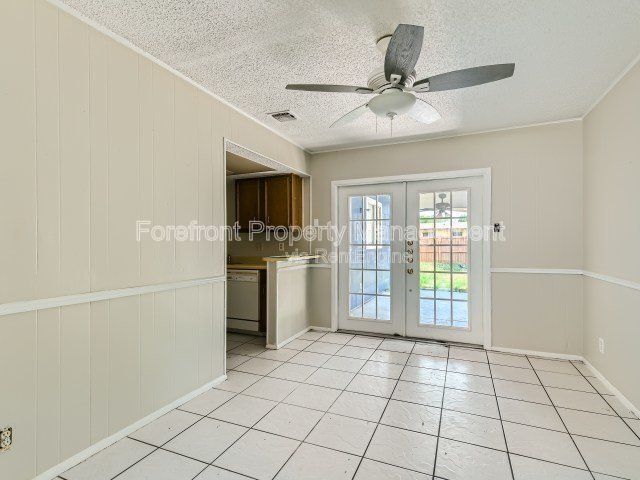 Building Photo - 7422 Stonehouse Dr