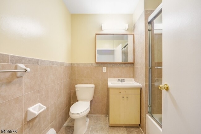 Building Photo - 520 Belleville Ave