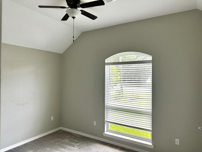 Building Photo - 545 Northshore Ln