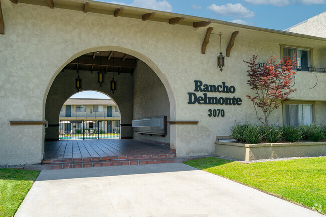 Building Photo - Rancho Del Monte