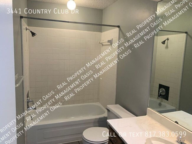 Building Photo - 3441 Country Club Dr