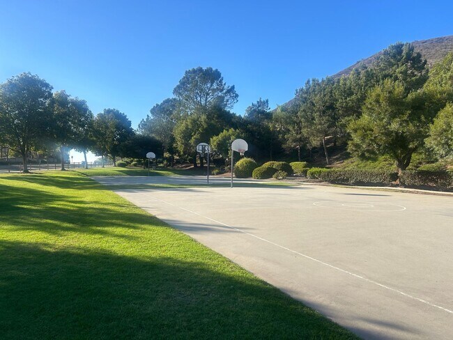 Building Photo - Beautiful 4 bed, 3 bath, 2,726 sqft House in Peaceful San Marcos Neighborhood - Available NOW