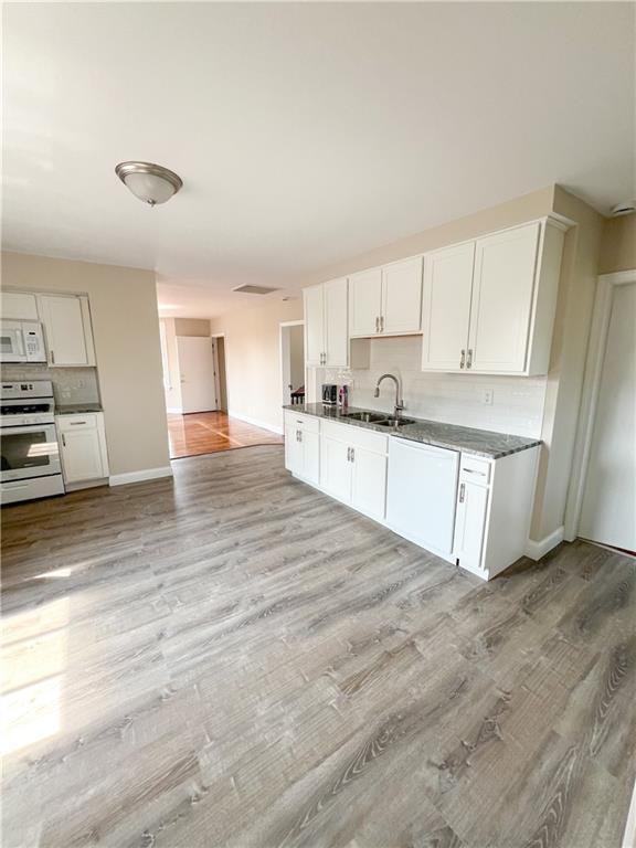 Building Photo - 37 Old Oak Ave