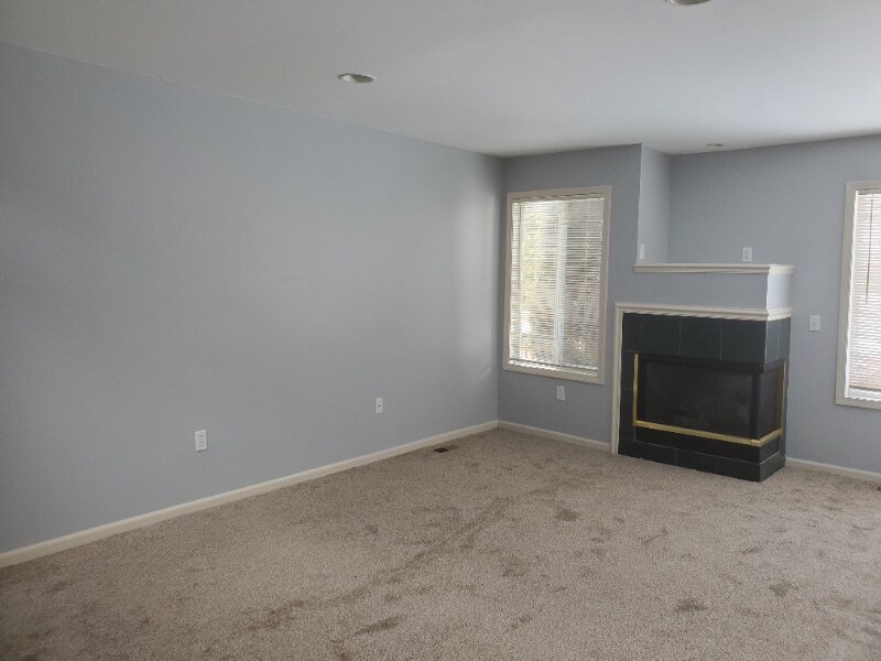 Building Photo - 5375 Pine Needle Dr