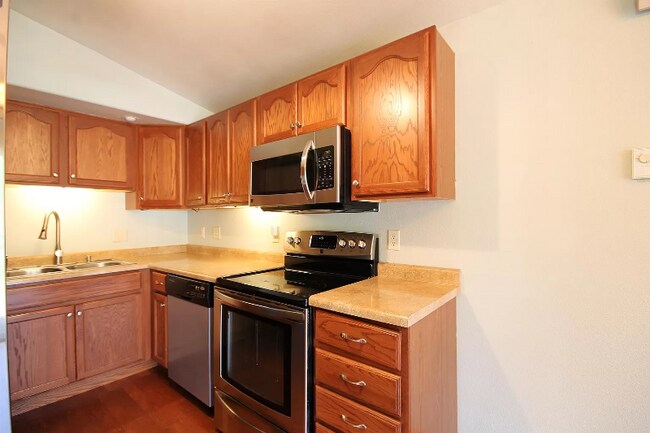 Building Photo - 703 8th St