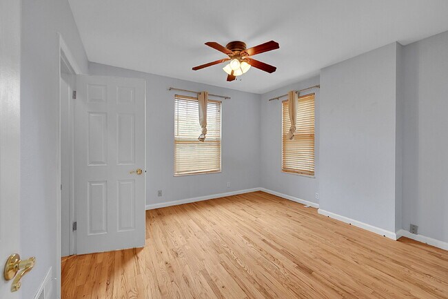 Building Photo - $2,295.00 - 3 Bedrooms, 1.5 Bathroom, Town...